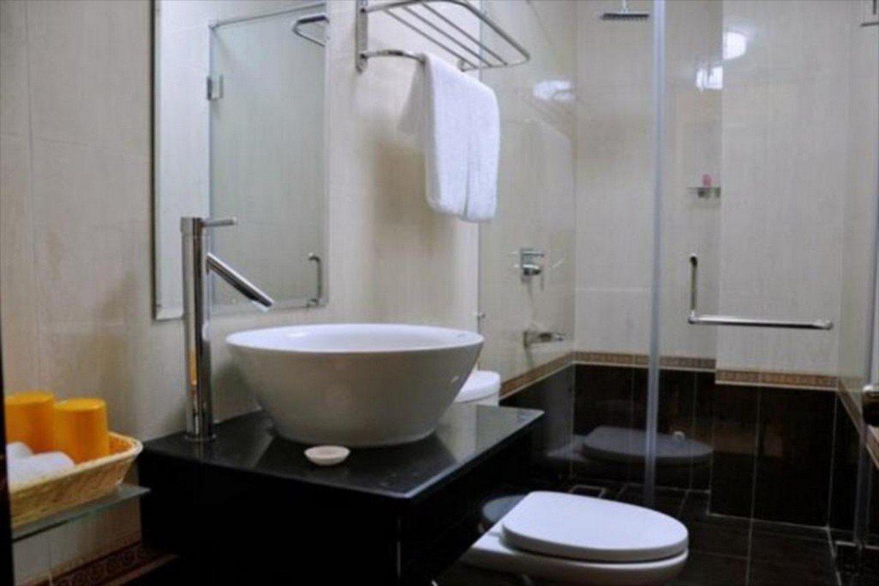 Manh Cuong Hotel Danang Exterior photo